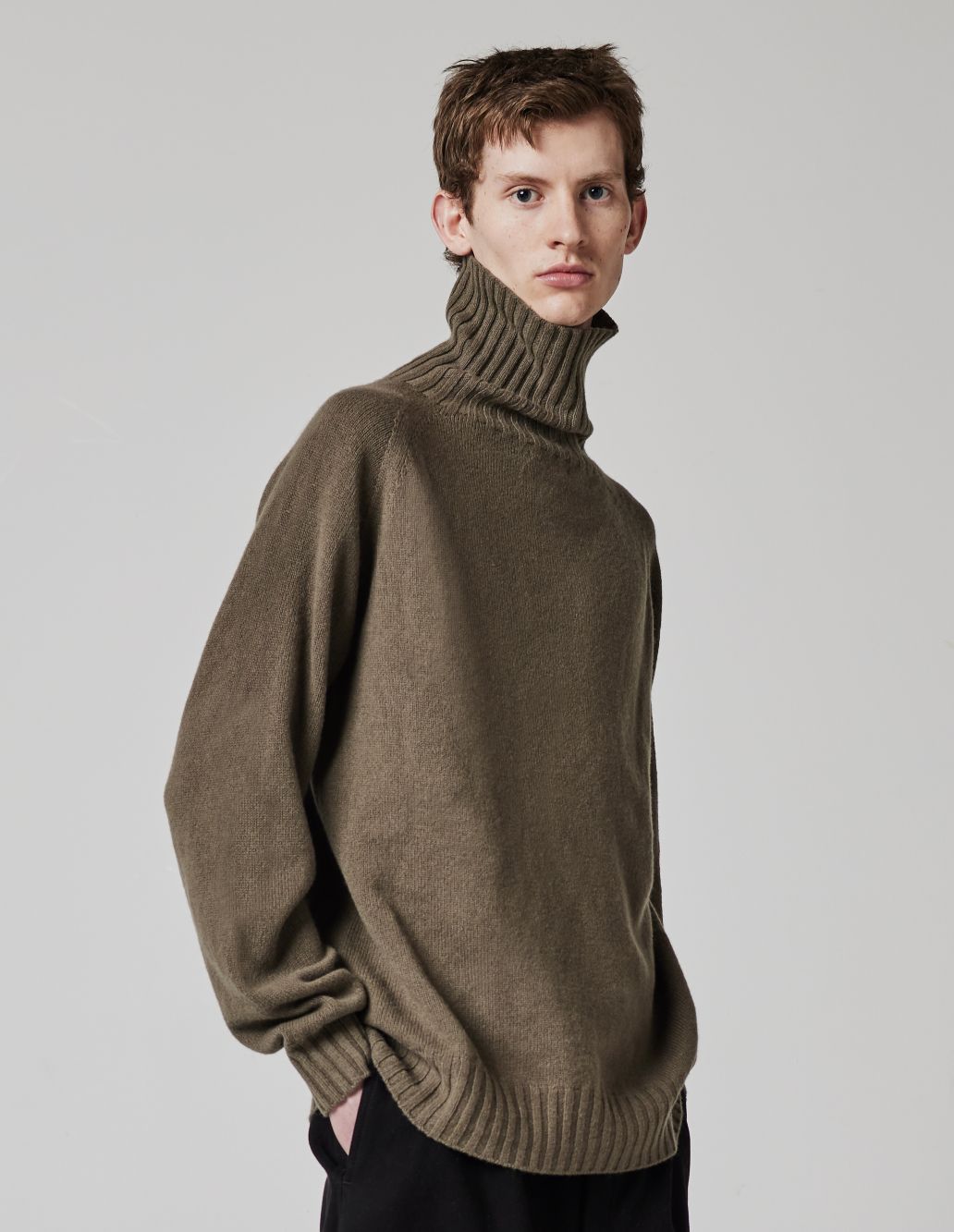 WIDE ROLL NECK