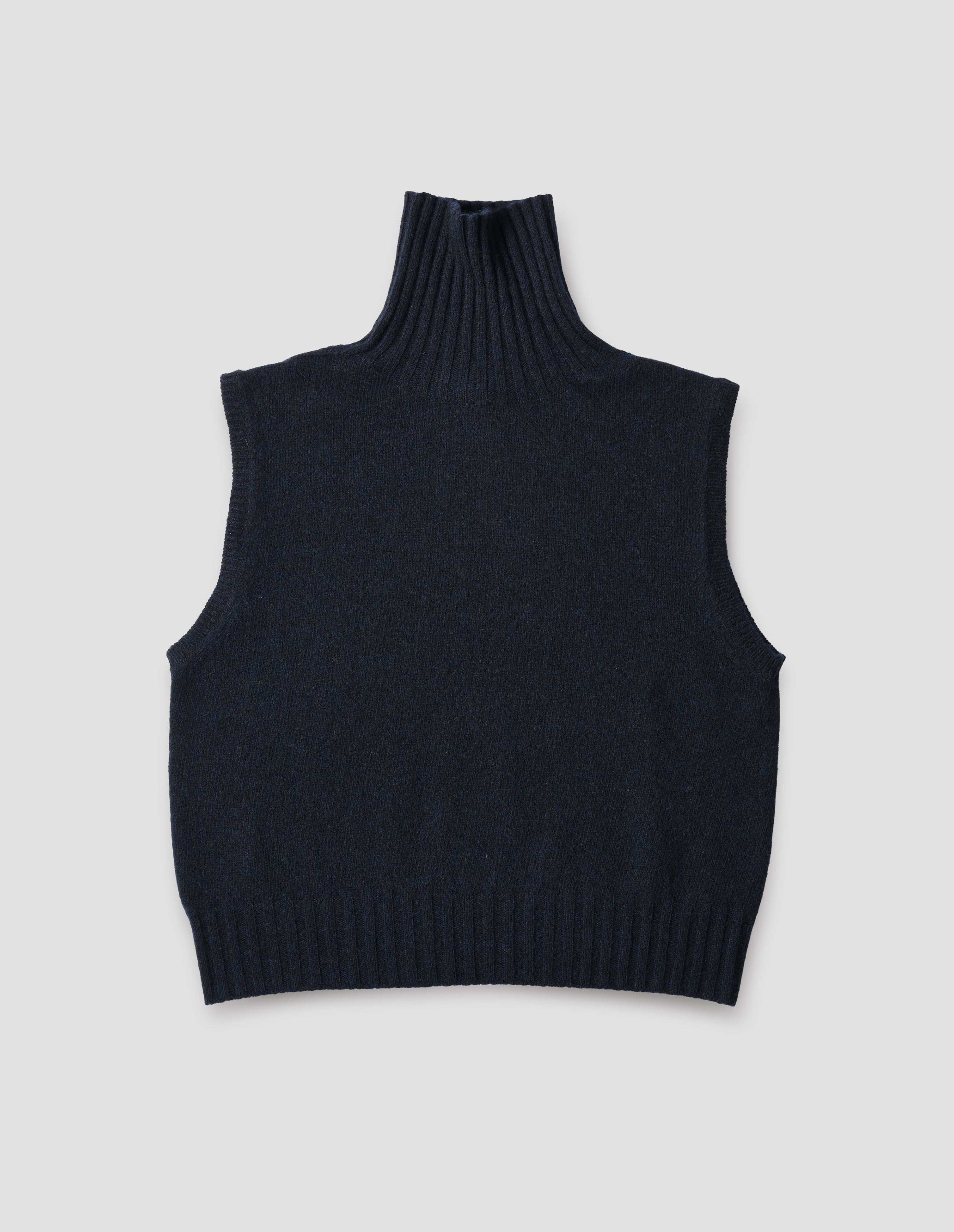 SLEEVELESS ROLL NECK