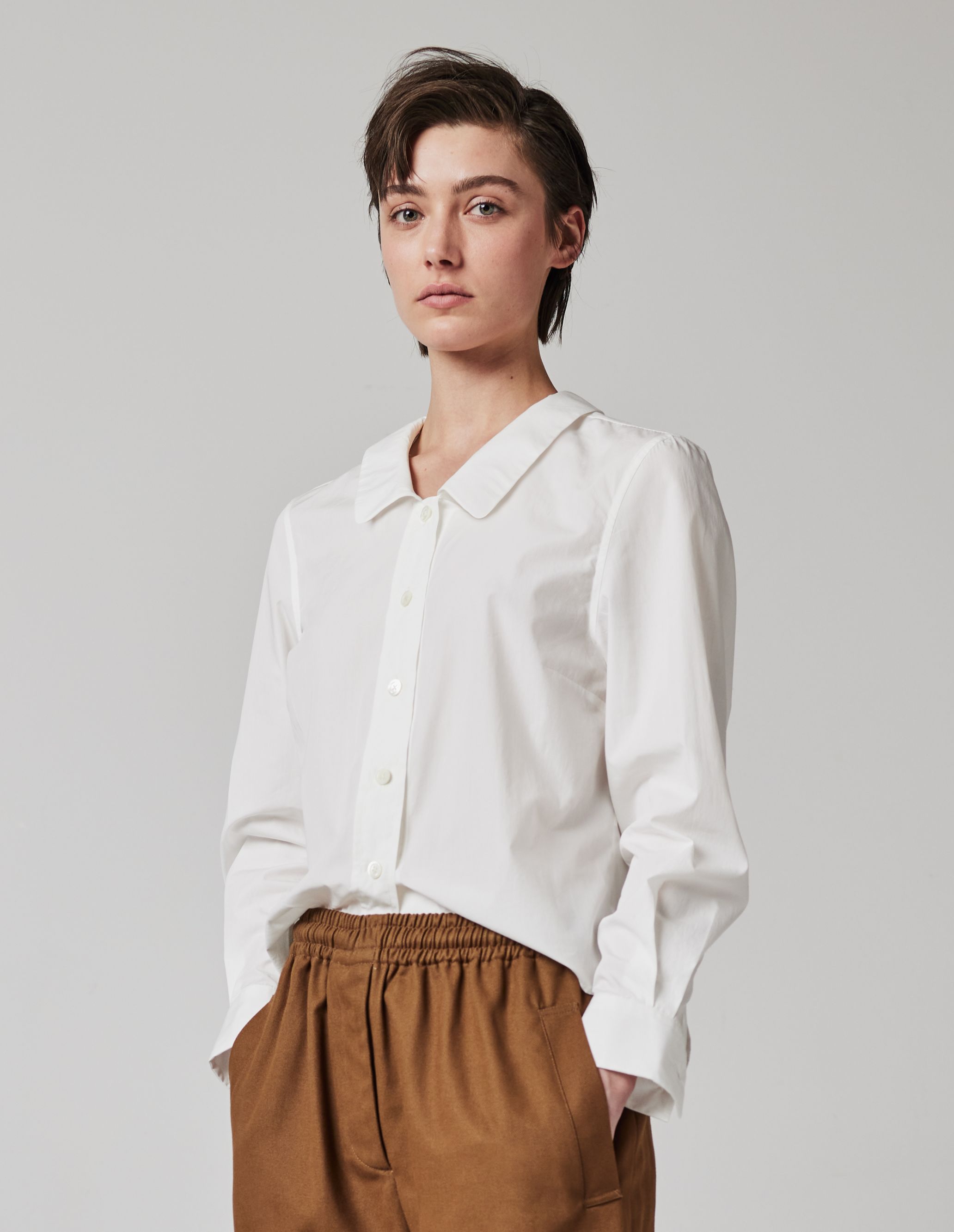 MARGARET HOWELL - Off white cotton poplin round collar shirt