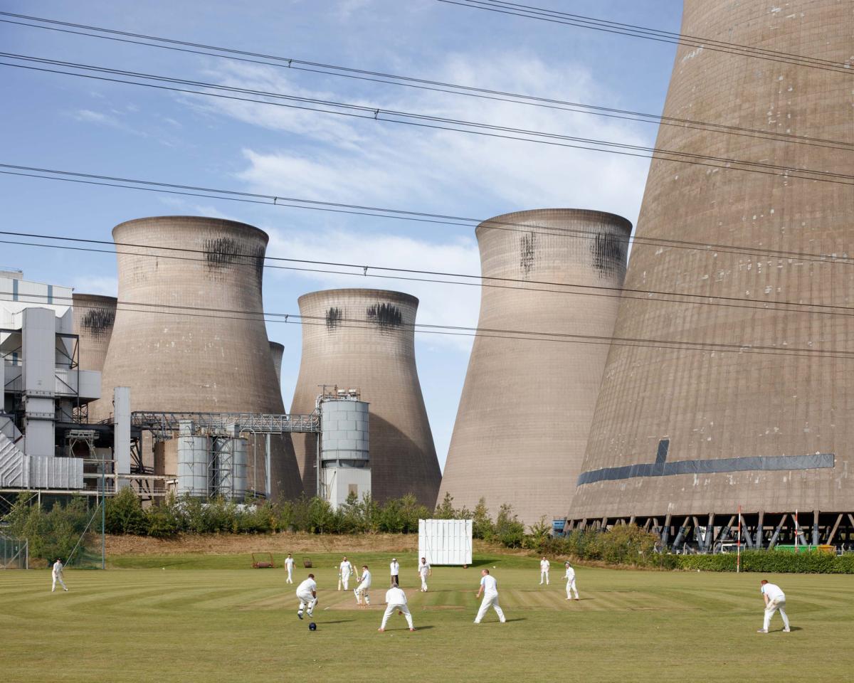 BRITISH COOLING TOWERS – SCULPTURAL GIANTS